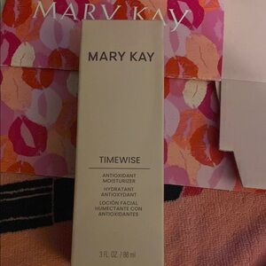 Mary Kay Timewise Antioxidant Moisturizer in Cream Packaging